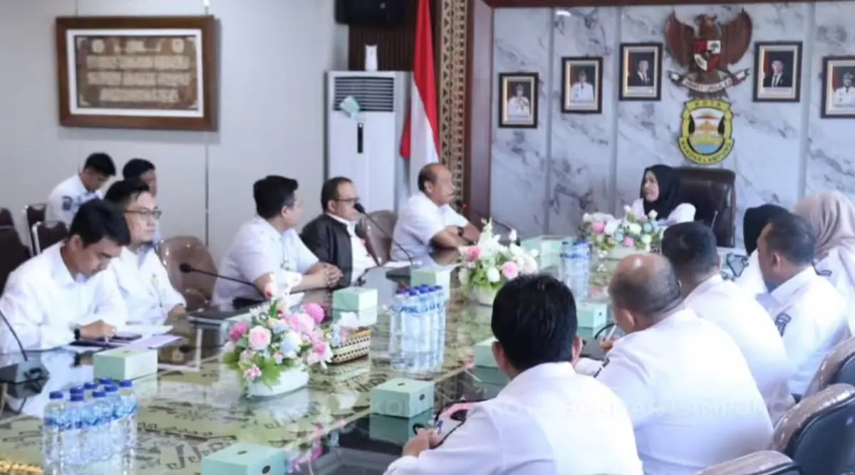 Wali Kota Bandarlampung Eva Dwiana saat audiensi bersama Kepala BPN Wilayah Lampung Siwito di Ruang Rapat Wali Kota