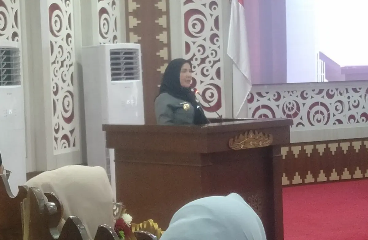 Wali Kota Bandarlampung Eva Dwiana menyampaikan KUA-PPAS APBD 2027 dalam rapat paripurna DPRD Bandarlampung
