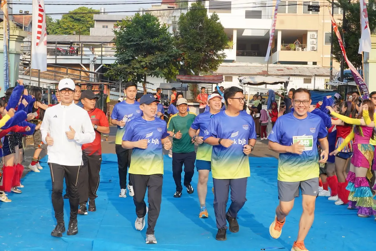 Ketua DPRD Lampung Ahmad Giri Akbar mengikuti Krakatau Run 2026 di Lapangan Saburai, Enggal