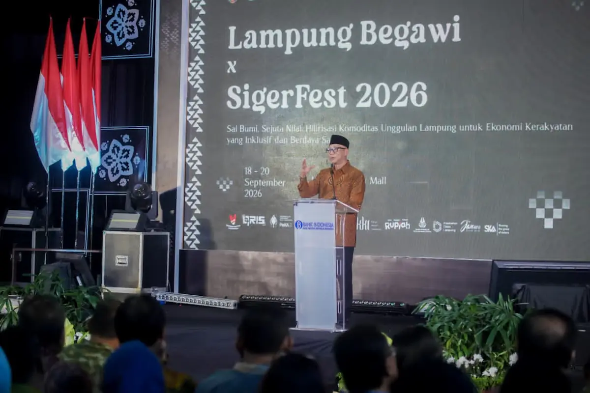 Gubernur Lampung Rahmat Mirzani Djausal menghadiri pembukaan Lampung Begawi x Siger Fest 2026 di Lampung City Mall