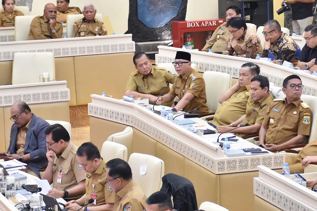 Gubernur Lampung Rahmat Mirzani Djausal menghadiri RDP bersama Komisi II DPR di Ruang Rapat Komisi II, Gedung Nusantara DPR, Jakarta Pusat