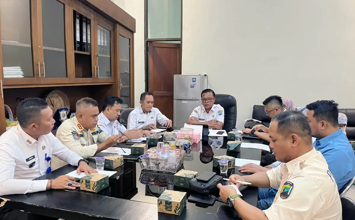 Rapat persiapan turnamen voli di Ruang Rapat Asisten Pemerintahan dan Kesejahteraan Rakyat Setdakab Lampung Selatan, Kantor Bupati