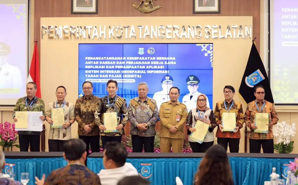 Bupati Lampung Selatan Radityo Egi Pratama meneken kerja sama replikasi Sisgita dengan Pemkot Tangsel di Aula Blandongan, Pusat Pemkot Tangsel