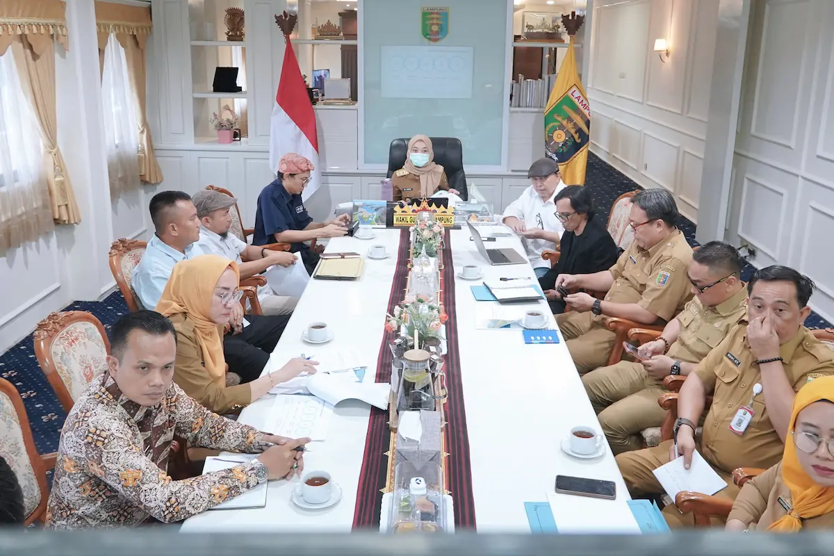 Wagub Lampung Jihan Nurlela memimpin rapat Pembahasan Strategi Pengembangan Potensi Desa Ekspor di ruang kerjanya