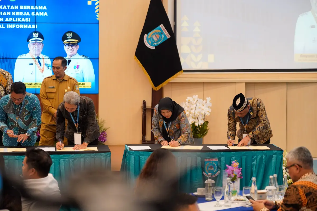 Wali Kota Bandarlampung Eva Dwiana meneken kerja sama replikasi Sisgita dengan Pemkot Tangsel di Aula Blandongan, Balaikota Tangsel
