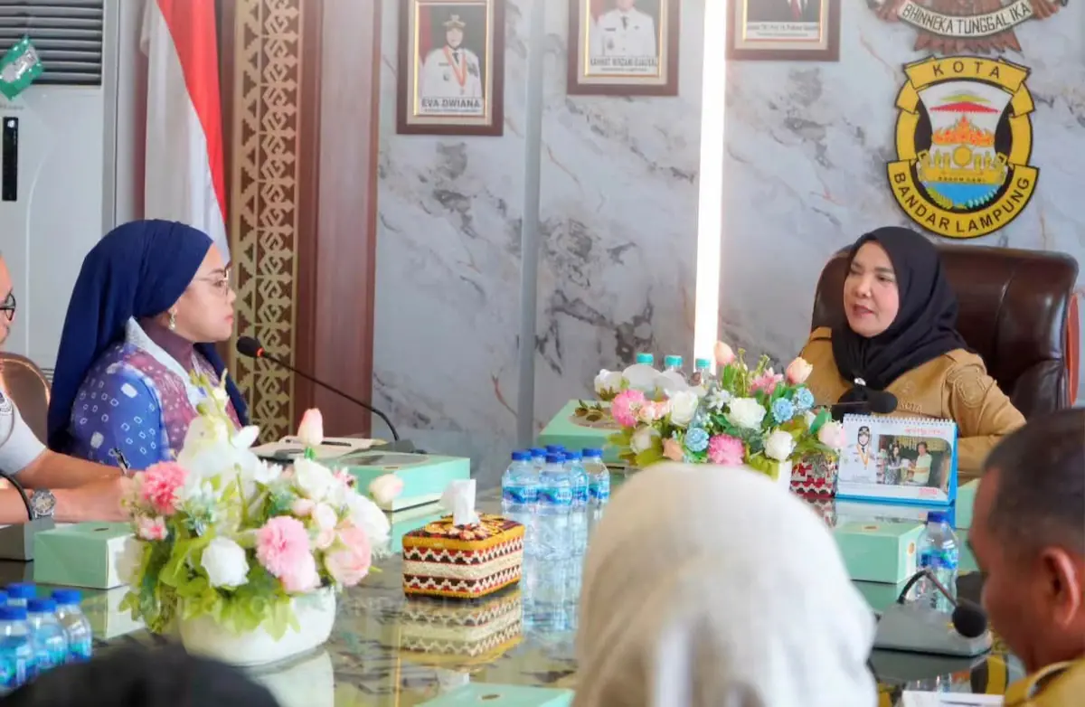 Wali Kota Bandarlampung Eva Dwiana menerima audiensi Kakanwil Ditjen Imigrasi Lampung Nur Raisha Pujiastuti di Ruang Rapat Wali Kota