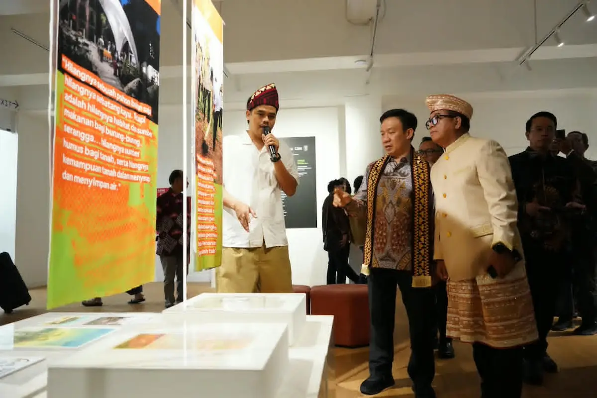 Sekdaprov Lampung Marindo Kurniawan menghadiri pameran Kayu Ara di Anjungan Lampung dan Contemporary Art Gallery, TMII, Jakarta