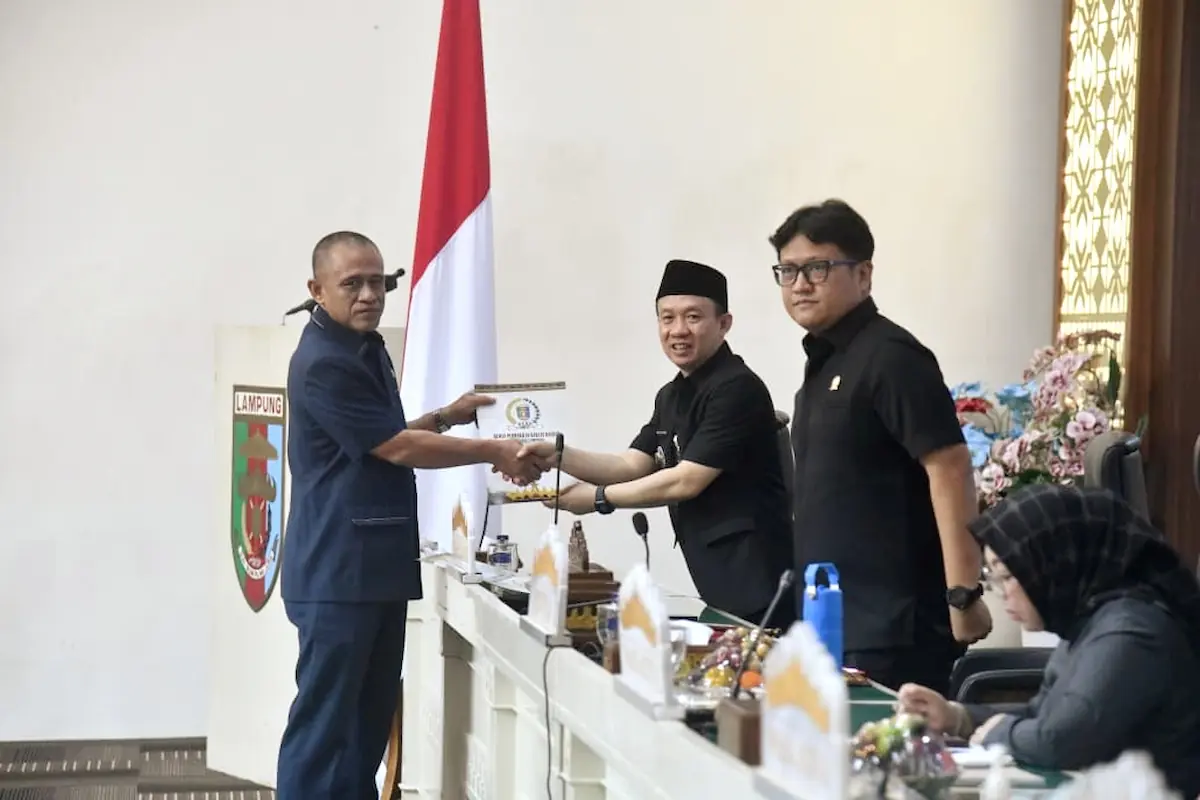 Sekdaprov Lampung Marindo Kurniawan menghadiri Rapat Paripurna DPRD Lampung dalam rangka penjelasan Bapemperda terkait Propemperda 2027 di Ruang Rapat Paripurna DPRD