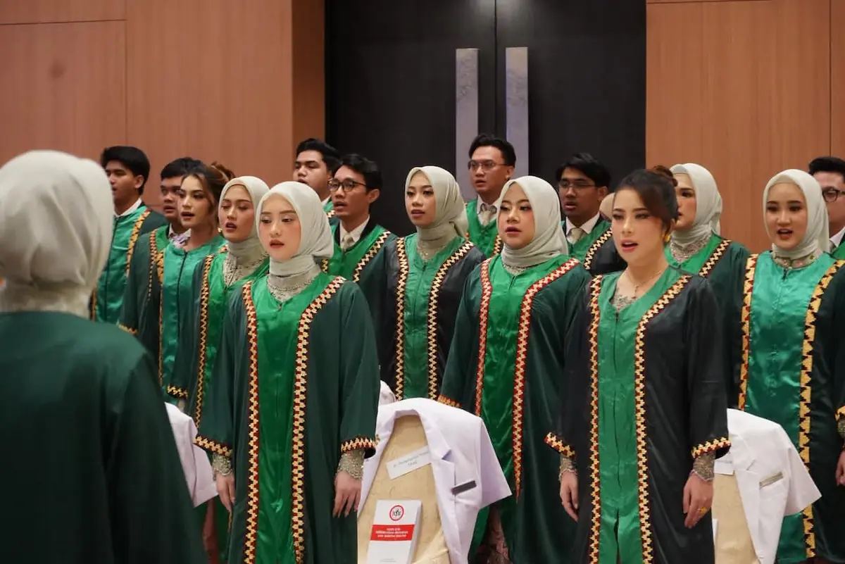 Sebanyak 102 dokter baru FK Unila mengucapkan sumpah di Grand Ballroom Hotel Novotel