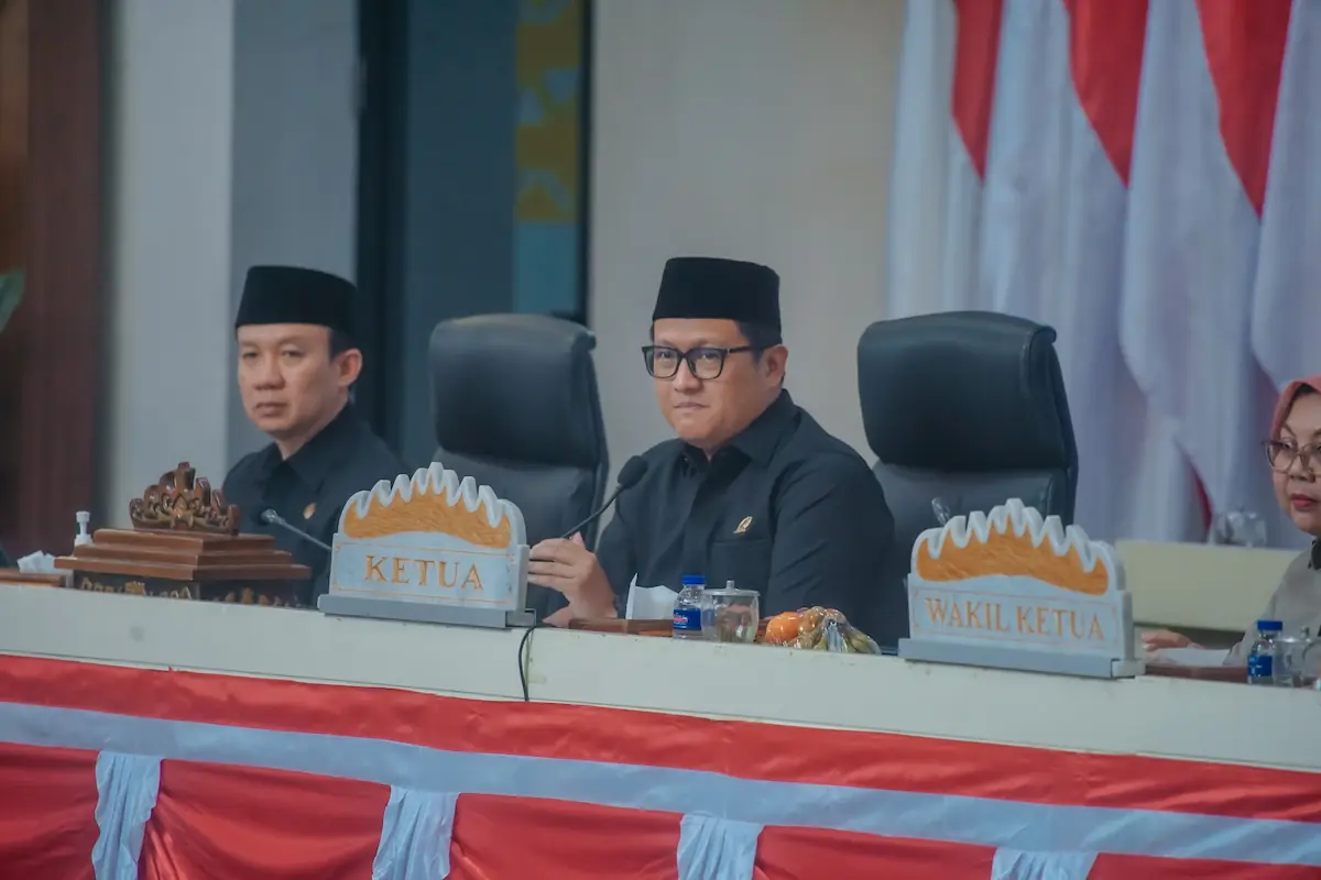 DPRD Lampung menggelar Rapat Paripurna dengan agenda penyampaian Pendapat Kepala Daerah terhadap 12 Raperda Usul Inisiatif DPRD