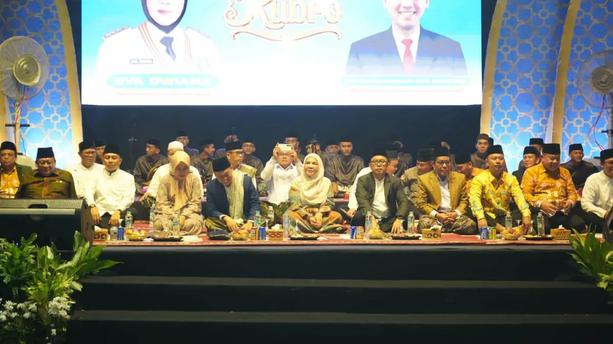 Wali Kota Bandarlampung Eva Dwiana saat menghadiri Istigasah Kubro peringatan HUT ke-344 Bandarlampung