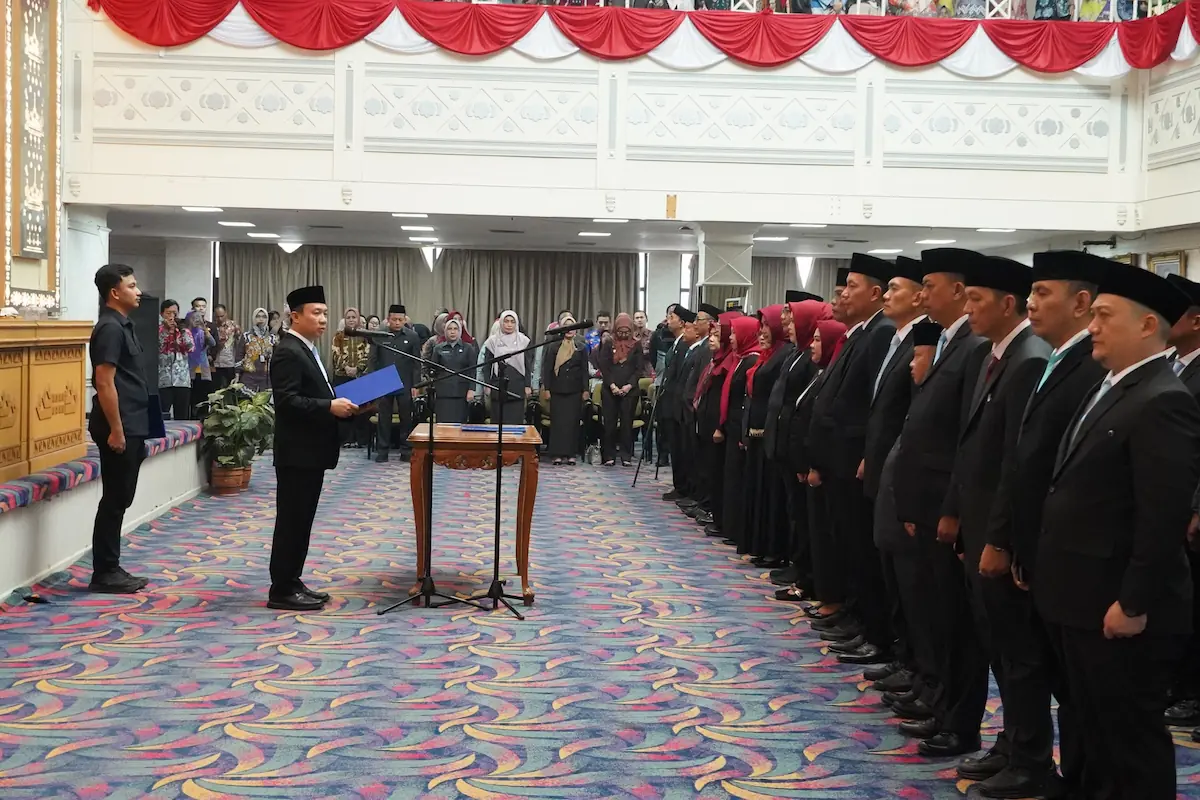 Sekdaprov Lampung Marindo Kurniawan melantik Pejabat Administrator dan Pejabat Pengawas di Balai Keratun Lt III, Komplek Kantor Gubernur