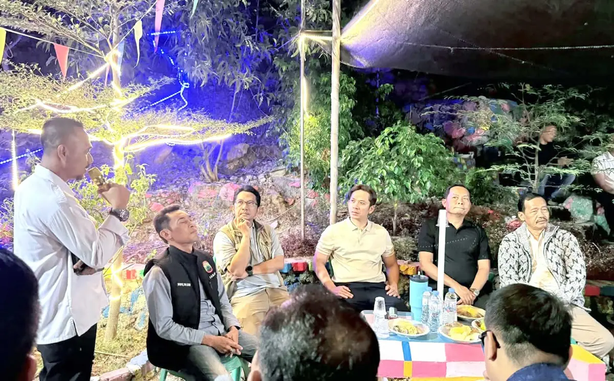 Bupati Radityo Egi Pratama menghadiri Malam Kamisan ke-6 di Dusun Kenyayan Bawah, Desa Bakauheni