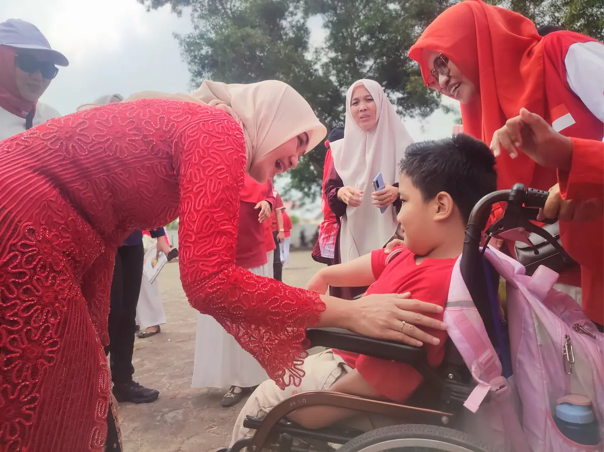 Wagub Lampung Jihan Nurlela menyapa anak penyandang disabilitas di Kantor Sekretariat PKDL, Bandarlampung