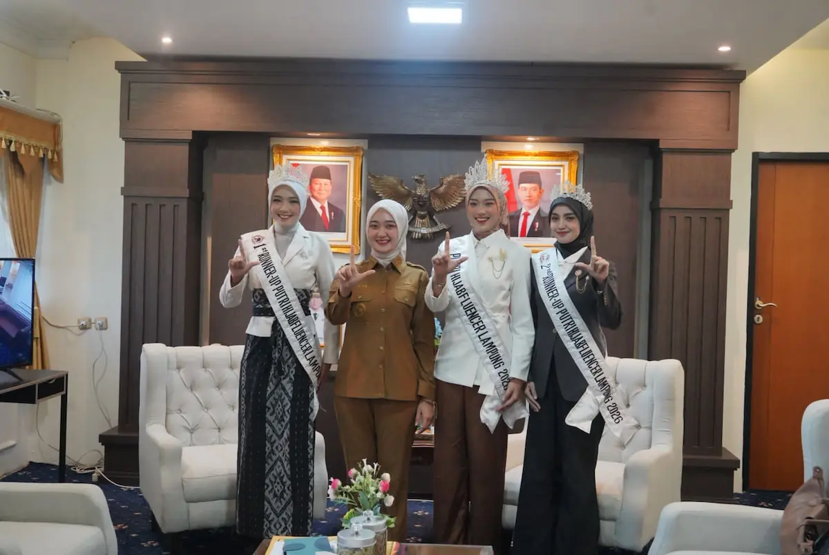 Wagub Lampung Jihan Nurlela menerima audiensi tiga perwakilan Putri Hijabfluencer Lampung 2026 di ruang kerjanya