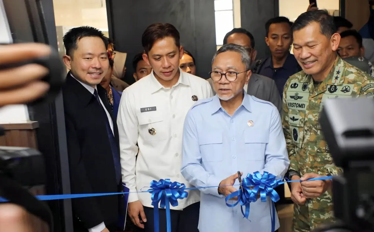 Zulhas bersama Bupati Radityo Egi Pratama meresmikan Gedung Laboratorium Kebidanan dan Gedung Laboratorium Hukum UIM