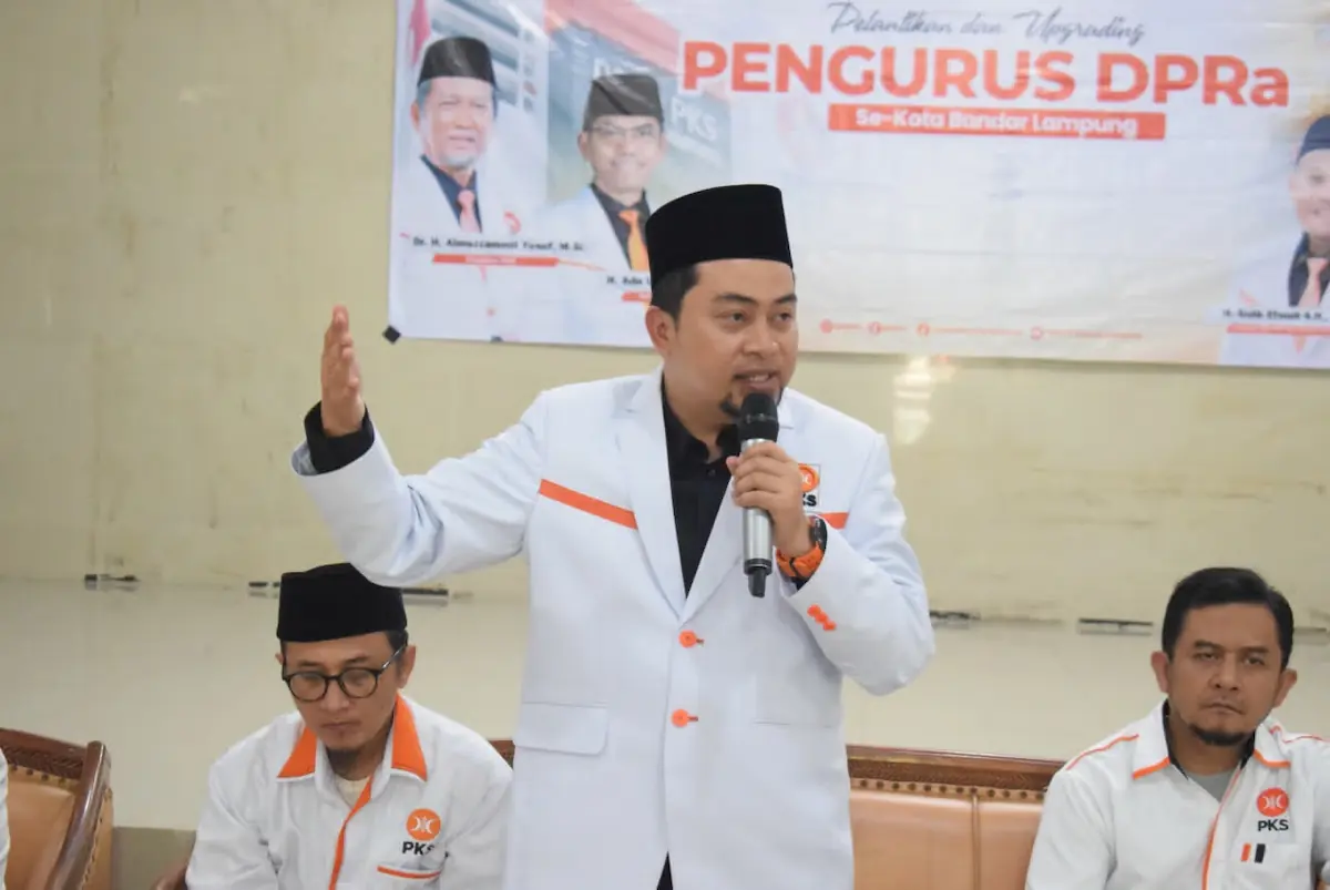 Ketua DPD PKS Kota Bandarlampung Agus Widodo memberikan arahan usai melantik 630 pengurus ranting PKS se-Bandarlampung.