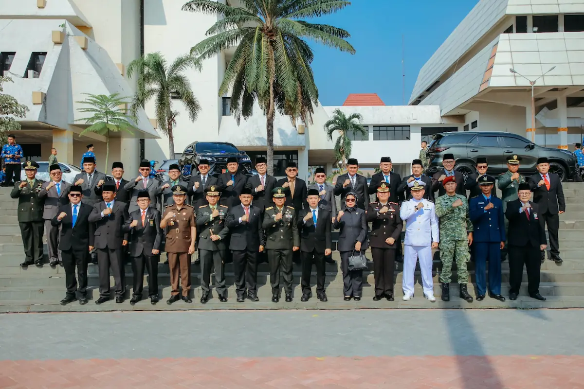 Anggota DPRD Lampung Wahrul Fauzi Silalahi dan Diah Dharma Yanti menghadiri upacara Hari Kesaktian Pancasila di Lapangan Korpri, Komplek Kantor Gubernur Lampung