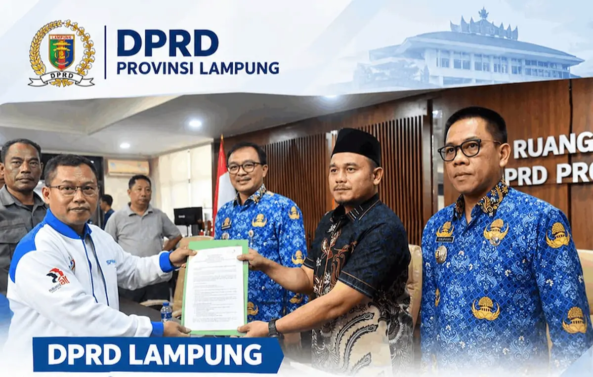 DPRD Lampung menerima aspirasi DPW FSPMI Lampung dalam aksi damai di depan Gedung DPRD setempat.