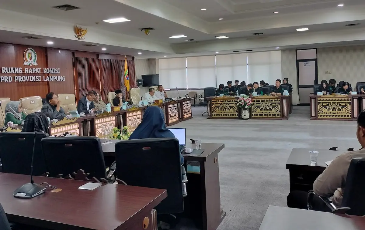 DPRD Lampung menerima kunjungan mahasiswa HMJ Ilmu Pemerintahan FISIP Unila di Kantor DPRD Lampung, Bandarlampung.