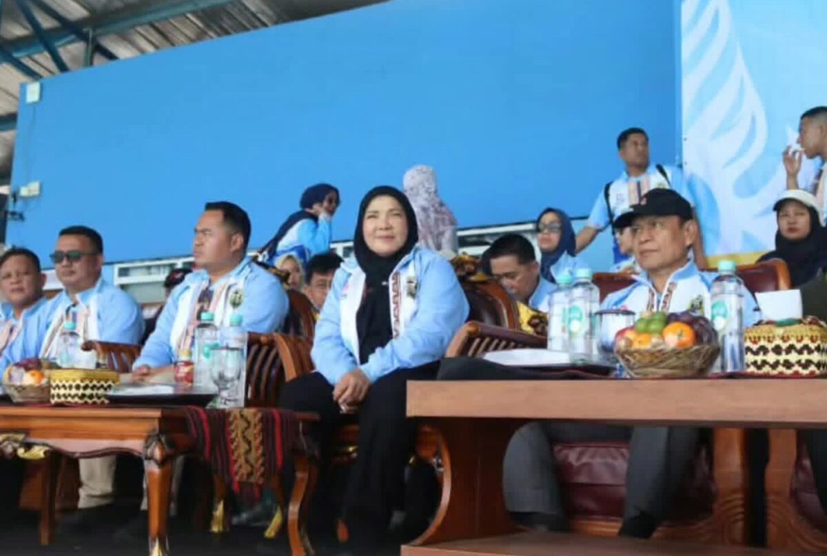 Wali Kota Bandarlampung Eva Dwiana menghadiri pembukaan Kejuaraan Renang se-Indonesia Wali Kota Cup 2026 di Kolam Renang Pahoman.