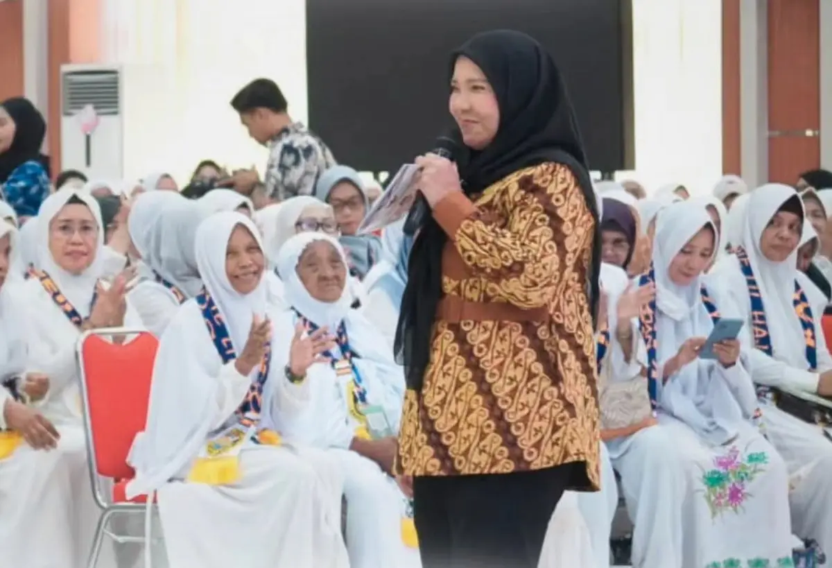 Wali Kota Bandarlampung Eva Dwiana membuka manasik jemaah umrah Bandarlampung 2026 di Aula Gedung Semergou.