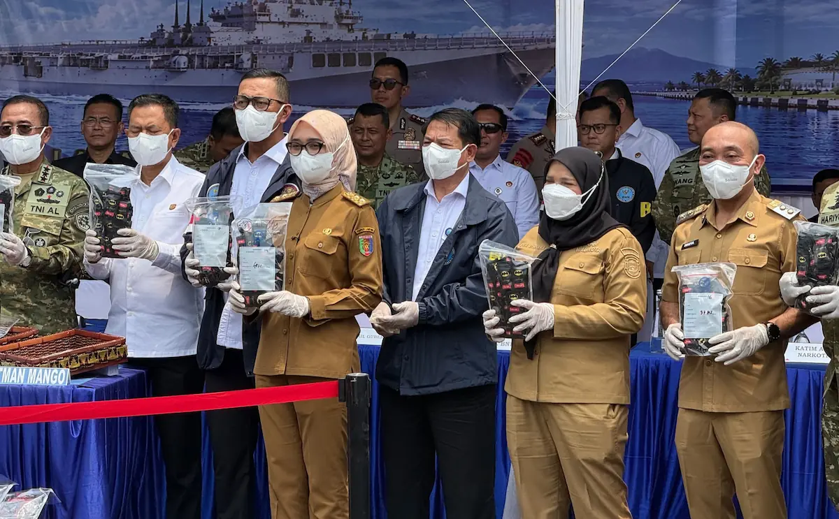 Wali Kota Bandarlampung Eva Dwiana menghadiri pemusnahan 4.364 cartridge liquid vape narkotika di Markas Pomal TNI AL, Jalan Yos Sudarso, Panjang.