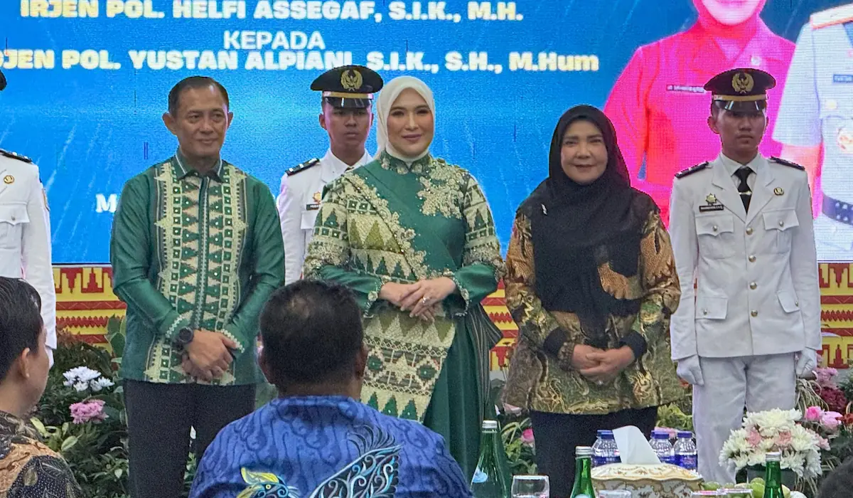 Wali Kota Bandarlampung Eva Dwiana menghadiri pisah sambut Kapolda Lampung dari Helfi Assegaf kepada Yustan Alpiani di Mahan Agung, Bandarlampung.