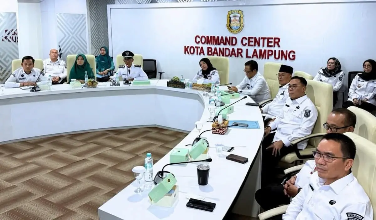 Wali Kota Bandarlampung Eva Dwiana mengikuti Penjaringan Desa dan Kelurahan Berprestasi Nasional 2026 secara virtual dari Command Center Diskominfo.