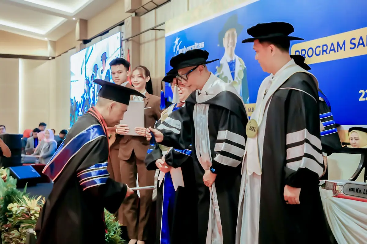 Gubernur Lampung Rahmat Mirzani Djausal memghadiri Rapat Senat Luar Biasa Wisuda Program S1, S2, dan S3 Periode Ganjil 2026/2027 UBL di Gedung Mahligai UBL Convention Hall.