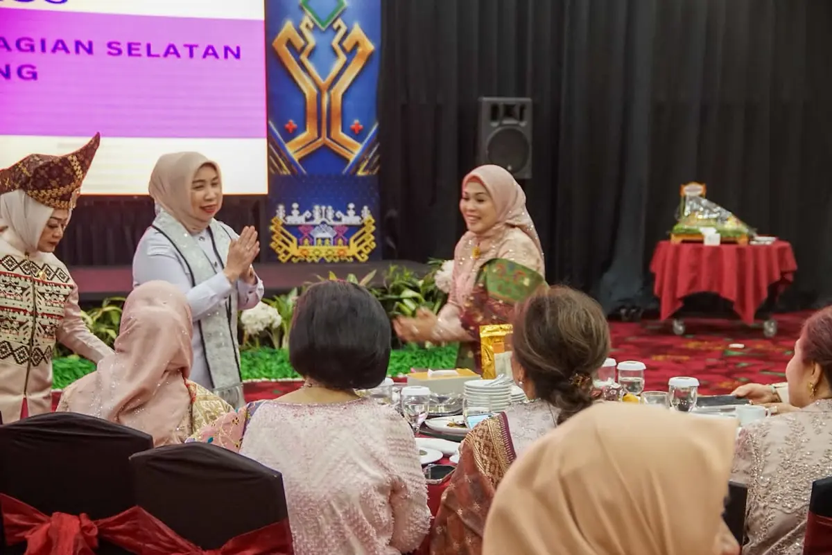 Kepala Dinas Pemberdayaan Perempuan dan Perlindungan Anak Provinsi Lampung Hanita Farial menghadiri pelantikan DPW FKI SBS Lampung 2026–2029 di Hotel Emersia