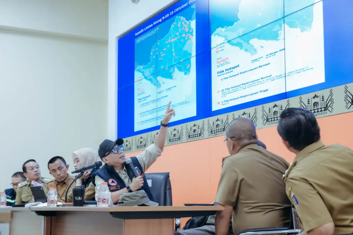 Gubernur Lampung Rahmat Mirzani Djausal saat konferensi pers di Pusdalops BPBD Lampung.