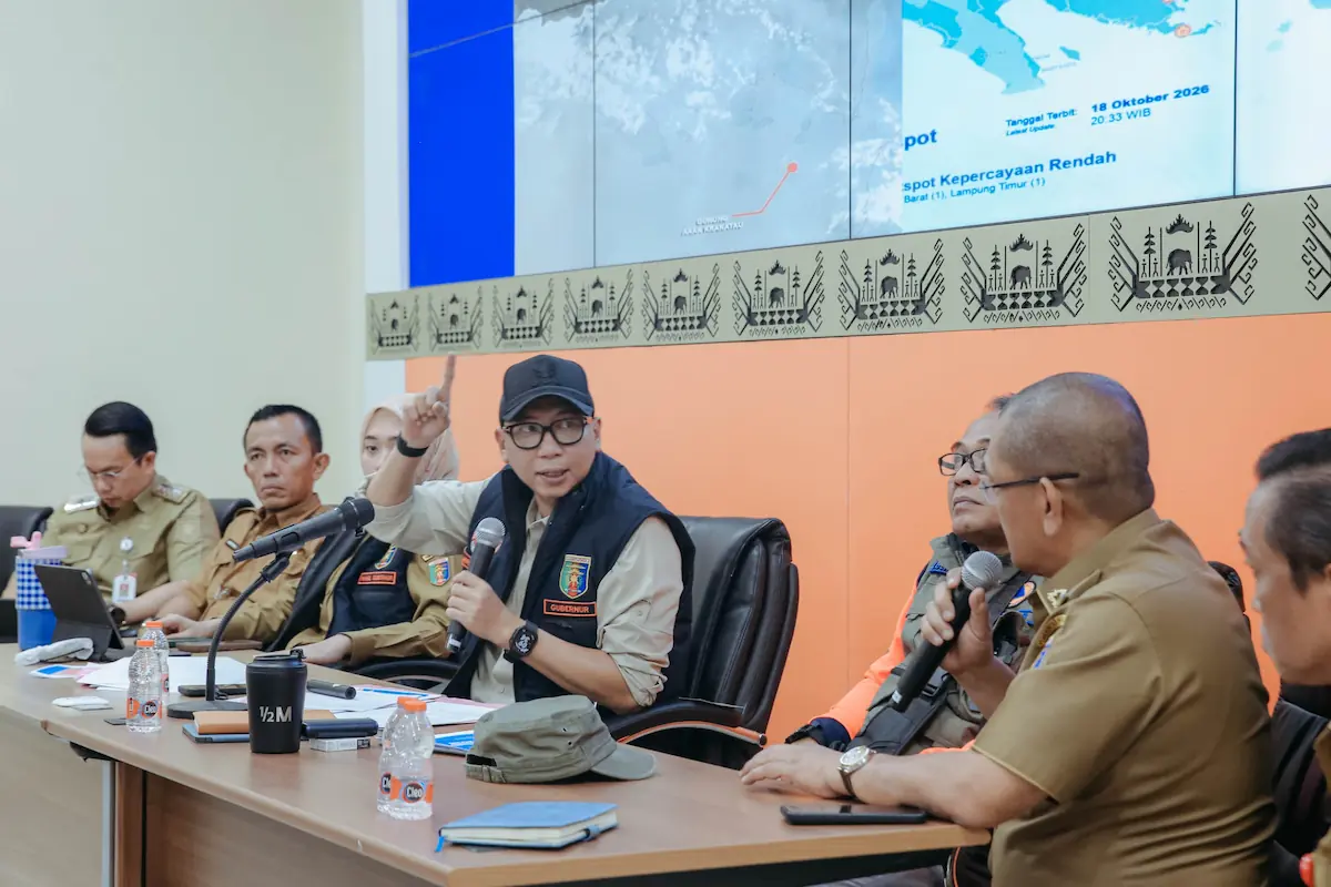 Gubernur Lampung Rahmat Mirzani Djausal saat konferensi pers di Pusdalops BPBD Lampung.