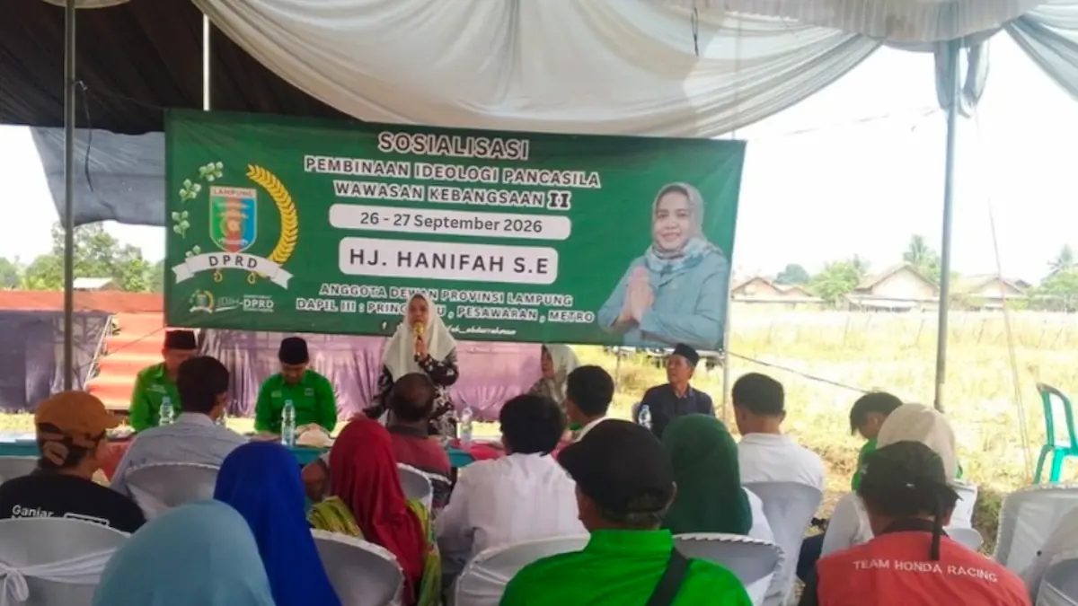 Anggota DPRD Lampung Hanifah menyosialisasikan Pembinaan Ideologi Pancasila dan Wawasan Kebangsaan di Desa Margomulyo, Tegineneng, Pesawaran.