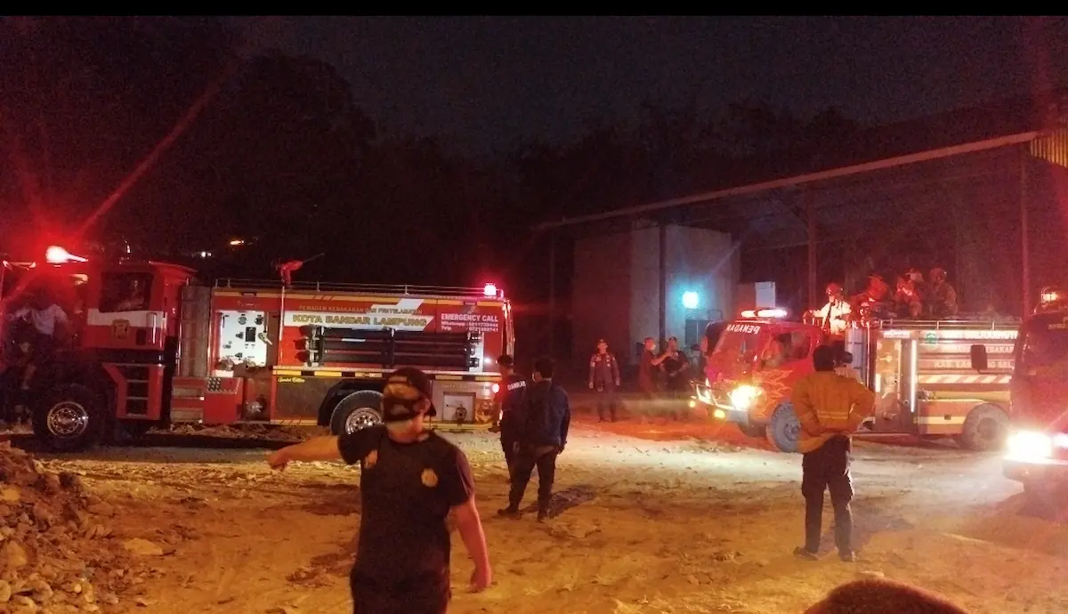 Kebakaran TPA Bandarjaya di Bandar Jaya Timur, Terbanggi Besar, Lampung Tengah, berangsur terkendali.