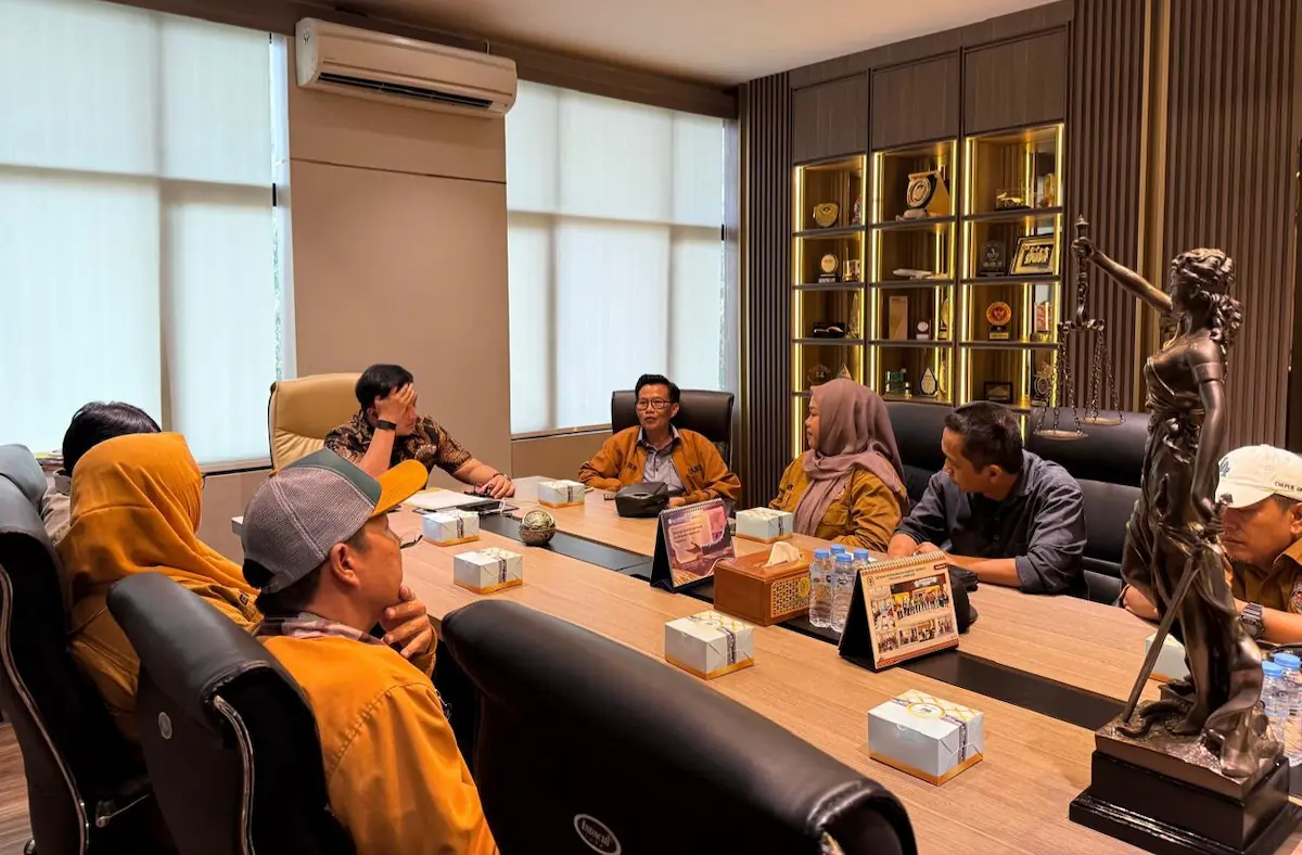 Ketua DPRD Lampung Ahmad Giri Akbar menerima audiensi pengurus dan anggota Taring Lampung di ruang kerjanya