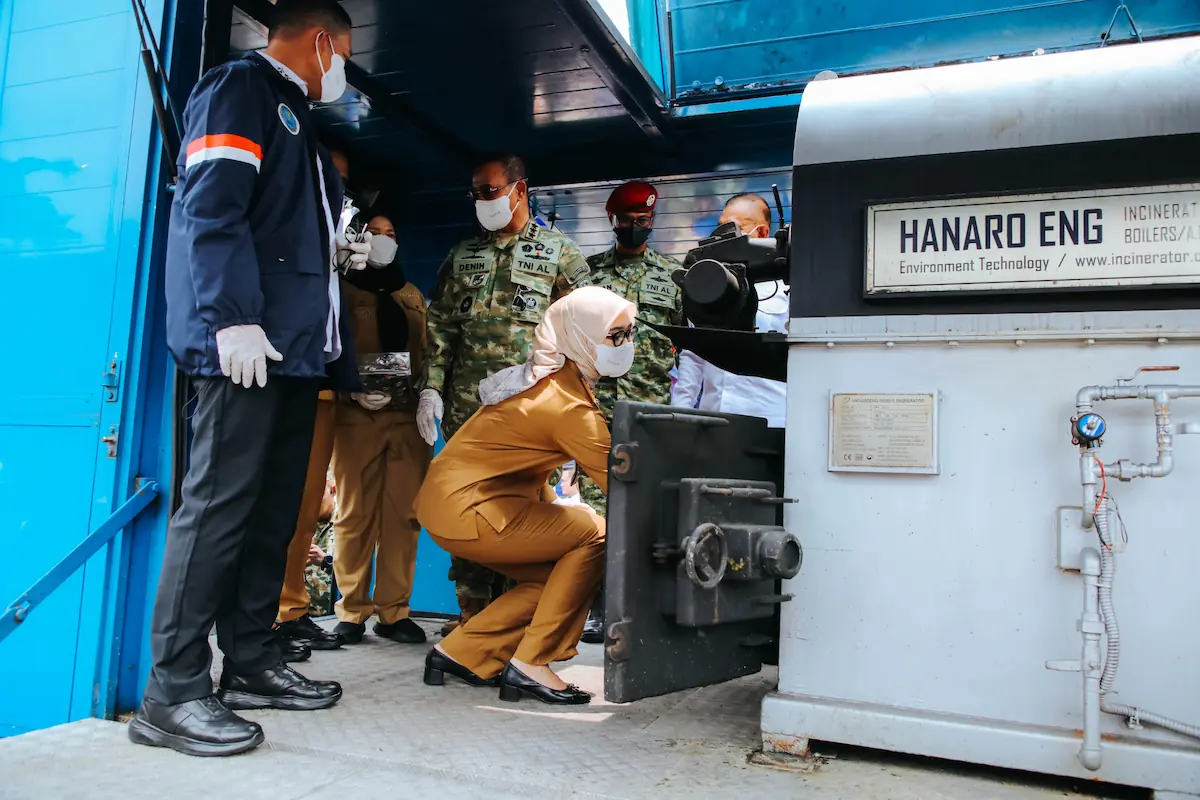 Wakil Gubernur Lampung Jihan Nurlela turut memusnahkan 4.364 cartridge liquid vape mengandung narkotika, di Markas Pomal TNI Angkatan Laut, Bandarlampung.