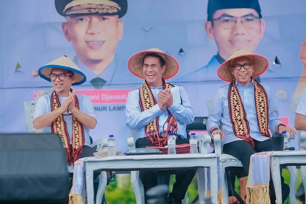 Menteri Pertanian Amran Sulaiman bersama Gubernur Lampung Rahmat Mirzani Djausal di Kawasan Gruput Pringsewu, Gading Rejo.