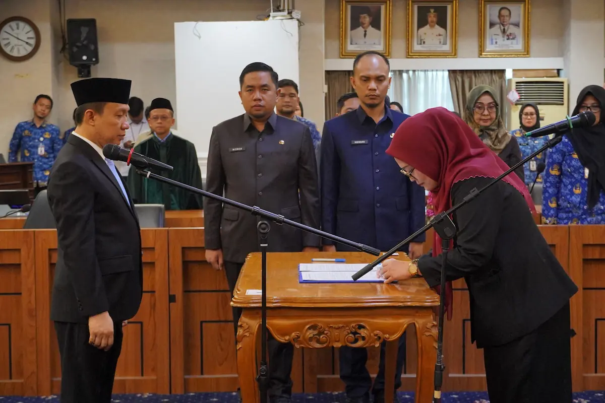 Sekdaprov Lampung Marindo Kurniawan melantik 13 Pejabat Administrator di Ruang Rapat Utama Kantor Gubernur Lampung.