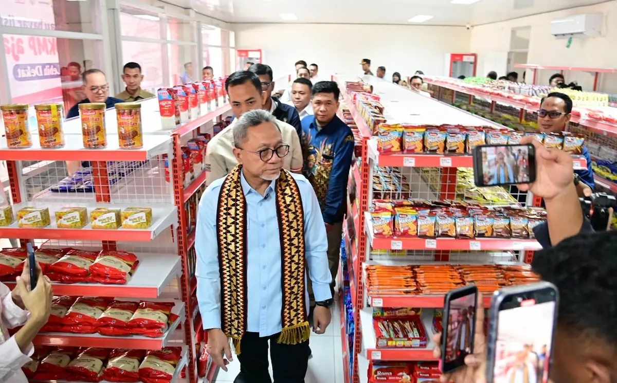 Menko Pangan Zulkifli Hasan meninjau kesiapan operasional KDKMP Bumisari di Kecamatan Natar, Lampung Selatan