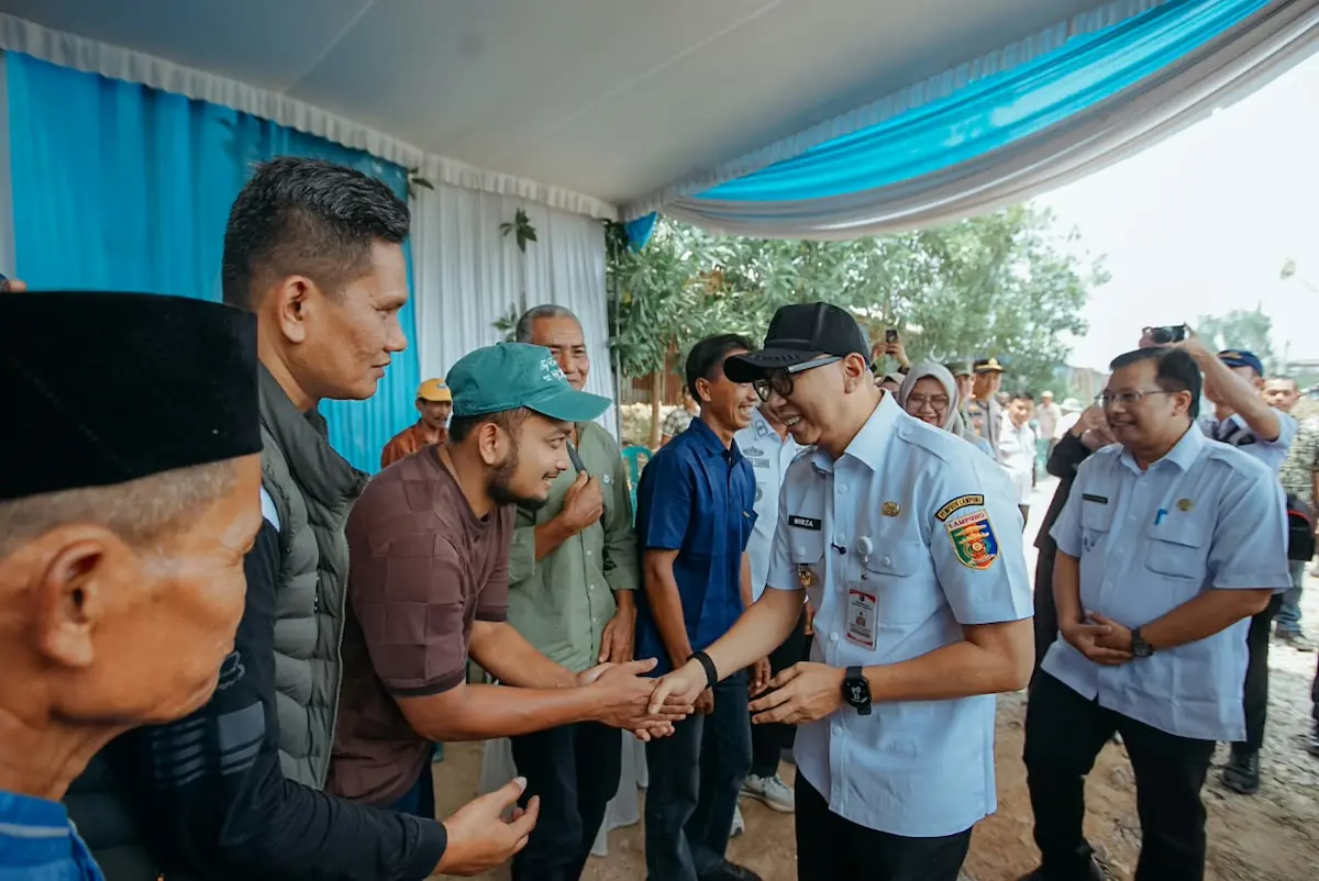 Gubernur Lampung Rahmat Mirzani Djausal menghadiri panen raya ikan patin Pokdakan Jaya Mandiri Lestari di Desa Margo Lestari, Jati Agung, Lampung Selatan.