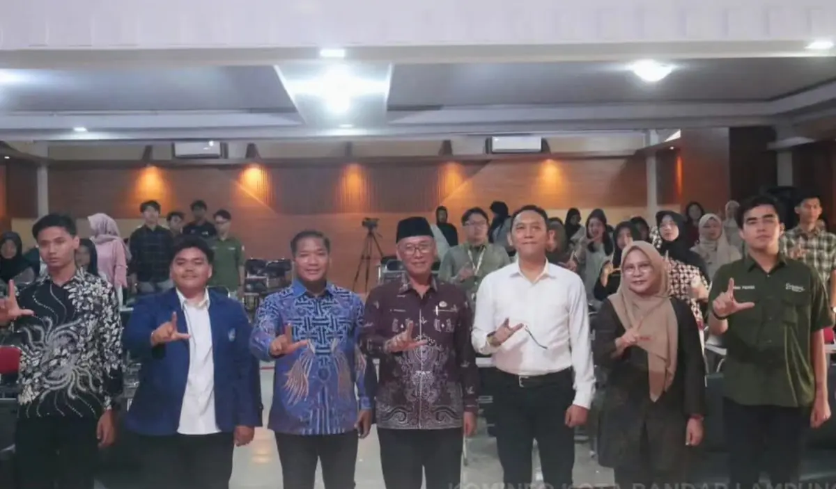 Asisten Bidang Pemerintahan dan Kesra Wilson Faisol menghadiri Seminar Nasional oleh Himahupida FH Unila di Gedung D FH Unila.