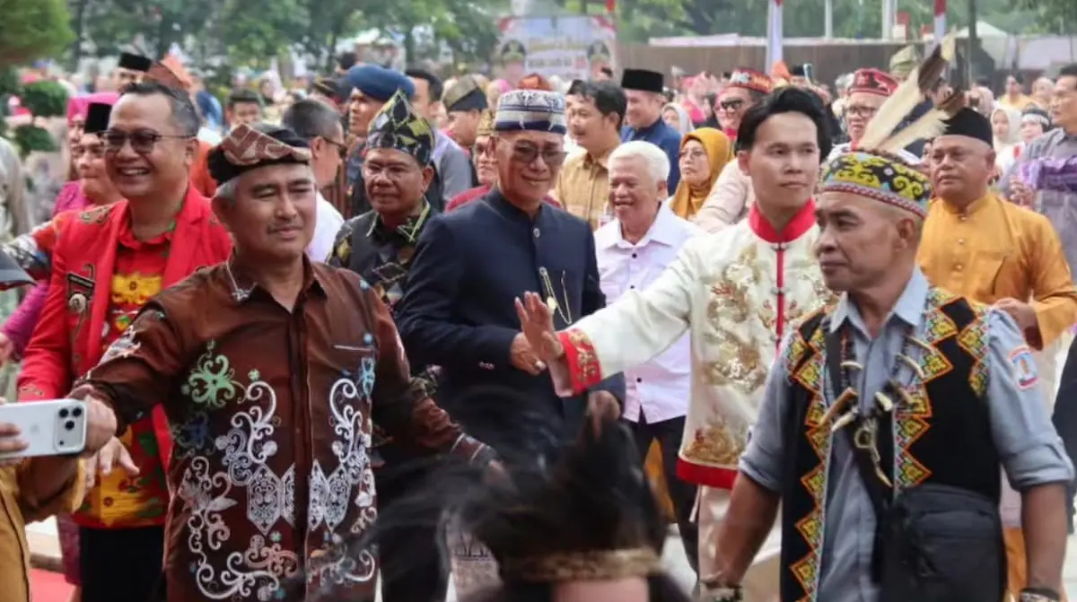 Asisten Bidang Pemerintahan dan Kesra Wilson Faisol menghadiri peringatan HUT ke-25 Kota Singkawang di halaman Kantor Wali Kota Singkawang.