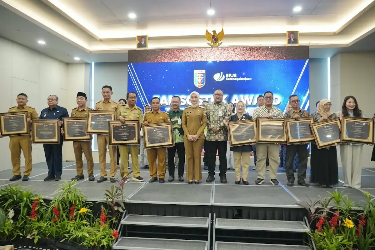 Wakil Wali Kota Bandarlampung Deddy Amarullah menerima penghargaan Jamsostek Award 2025 di Ballroom Grand Mercure Lampung.