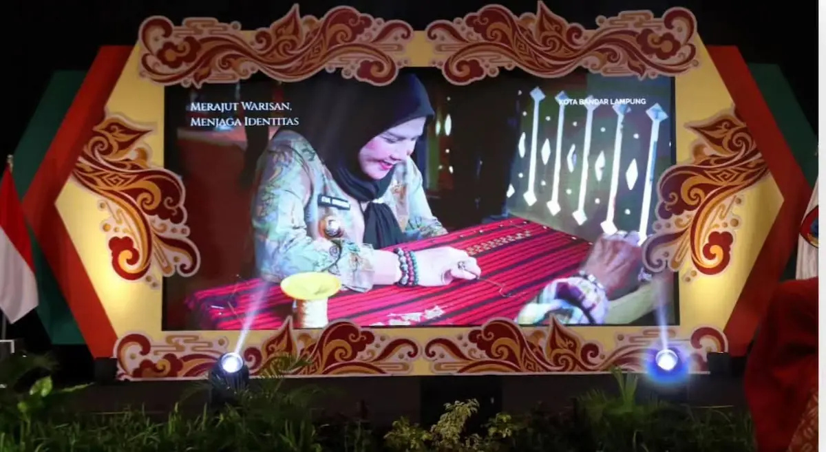 Pemkot Bandarlampung menampilkan sejumlah gambar kebudayaan dalam acara Rembuk Kebudayaan Kota Kita di Aula Hotel Swiss-Belinn Singkawang, Kalimantan Barat.