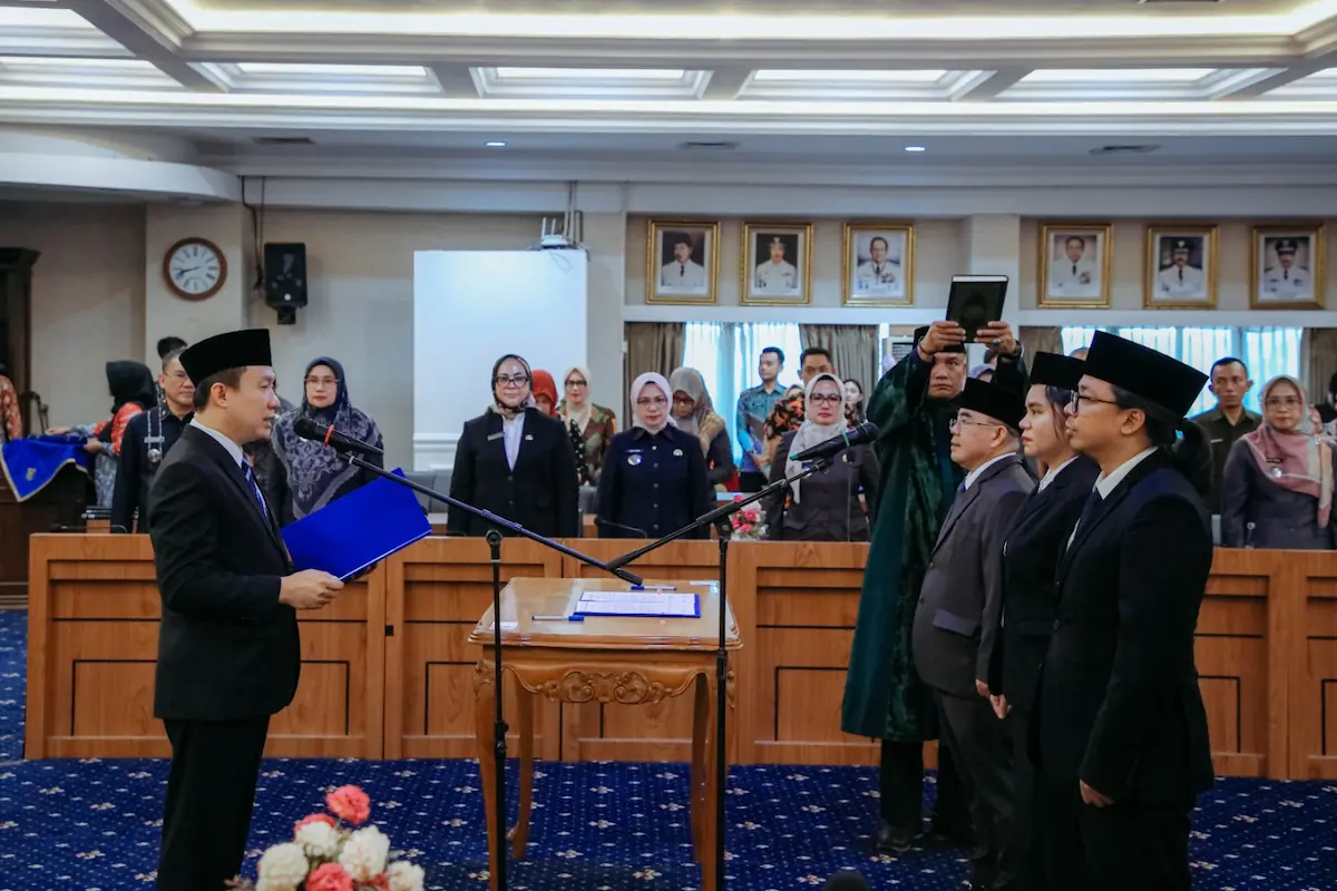 Sekdaprov Lampung Marindo Kurniawan melantik Pejabat Pimpinan Tinggi Pratama dan Pejabat Fungsional di Ruang Rapat Utama, Kantor Gubernur