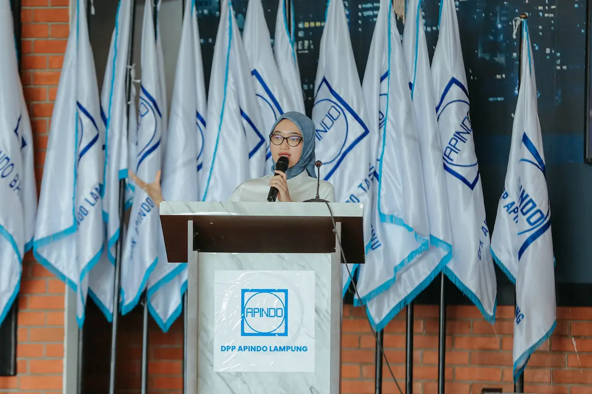 Wagub Lampung Jihan Nurlela menghadiri Konsolidasi dan Penegasan Komitmen Pengurus DPP Apindo Lampung 2026-2031 di Navara City Park, Bandarlampung.