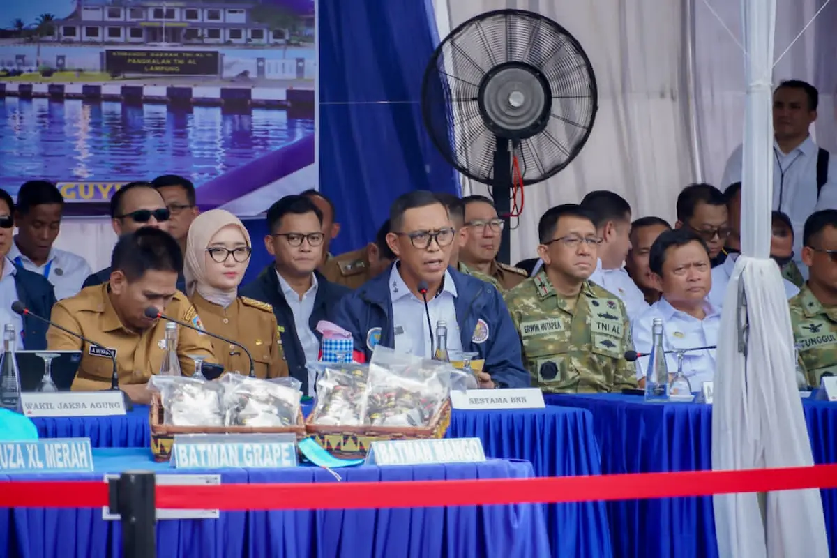 Wagub Jihan Nurlela menghadiri pemusnahan barang bukti 4.364 cartridge liquid vape narkotika di Markas Pomal TNI AL, Jalan Yos Sudarso, Panjang.