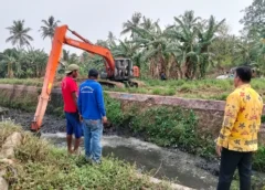 Antisipasi Banjir, Satgas Gabungan Bandarlampung Bersihkan Sungai Way Awi dan Way Balau