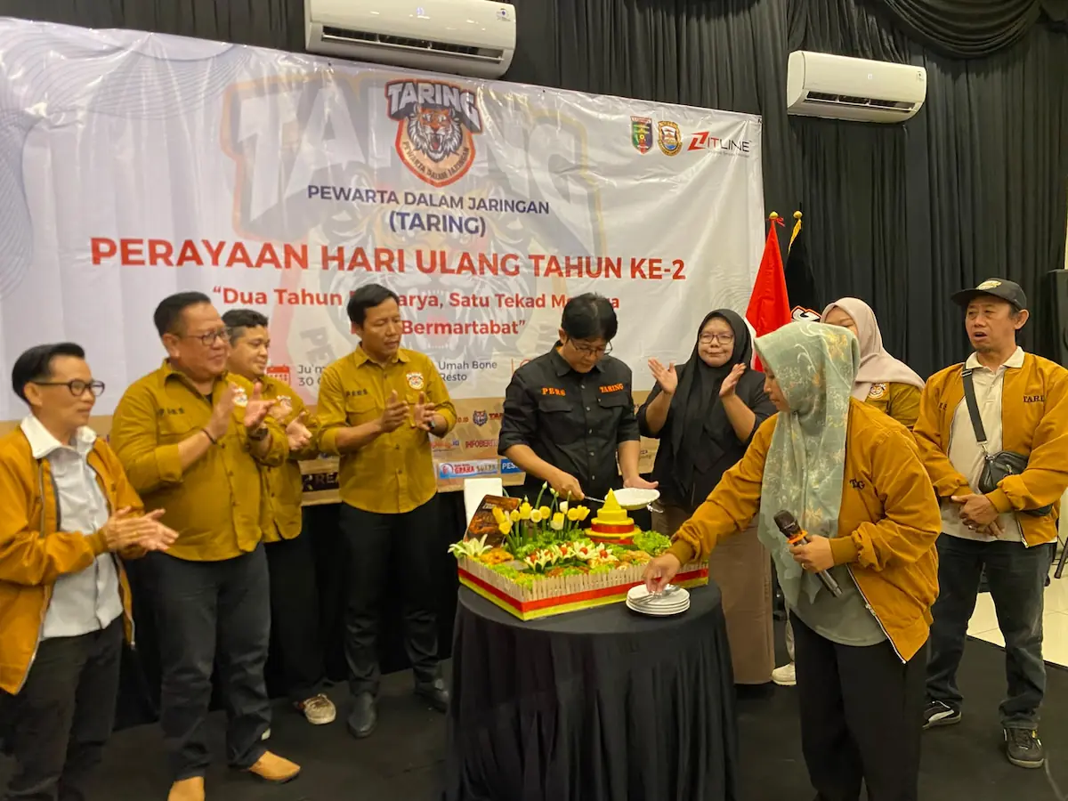 Taring Lampung merayakan milad ke-2 dengan menggelar doa bersama, potong tumpeng, dan santuni anak yatim piatu di Umah Bone Cafe & Resto.
